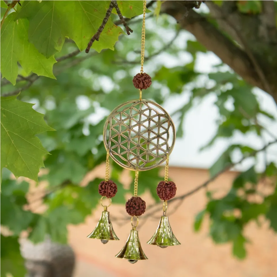 Carillon éolien indien, Fleur de vie en laiton avec perles de rudraksha, 3 cloches, 6 x 27 cm : Modèle unique