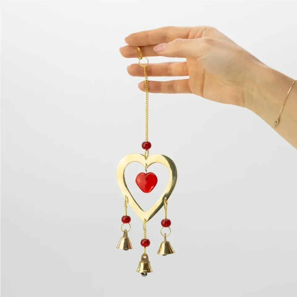 Carillon éolien indien, Laiton avec perles cœur en verre rubis, 3 cloches, 6,5 x 24 cm : Modèle unique