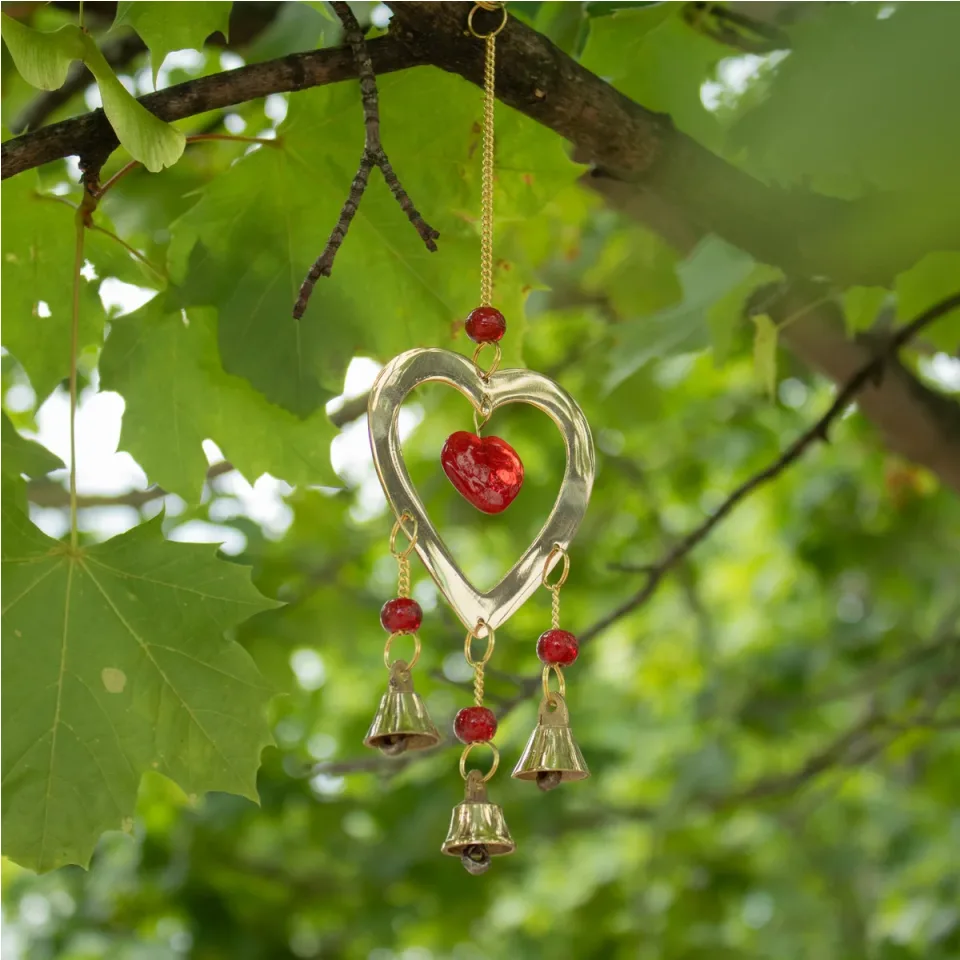 Carillon éolien indien, Laiton avec perles cœur en verre rubis, 3 cloches, 6,5 x 24 cm : Modèle unique