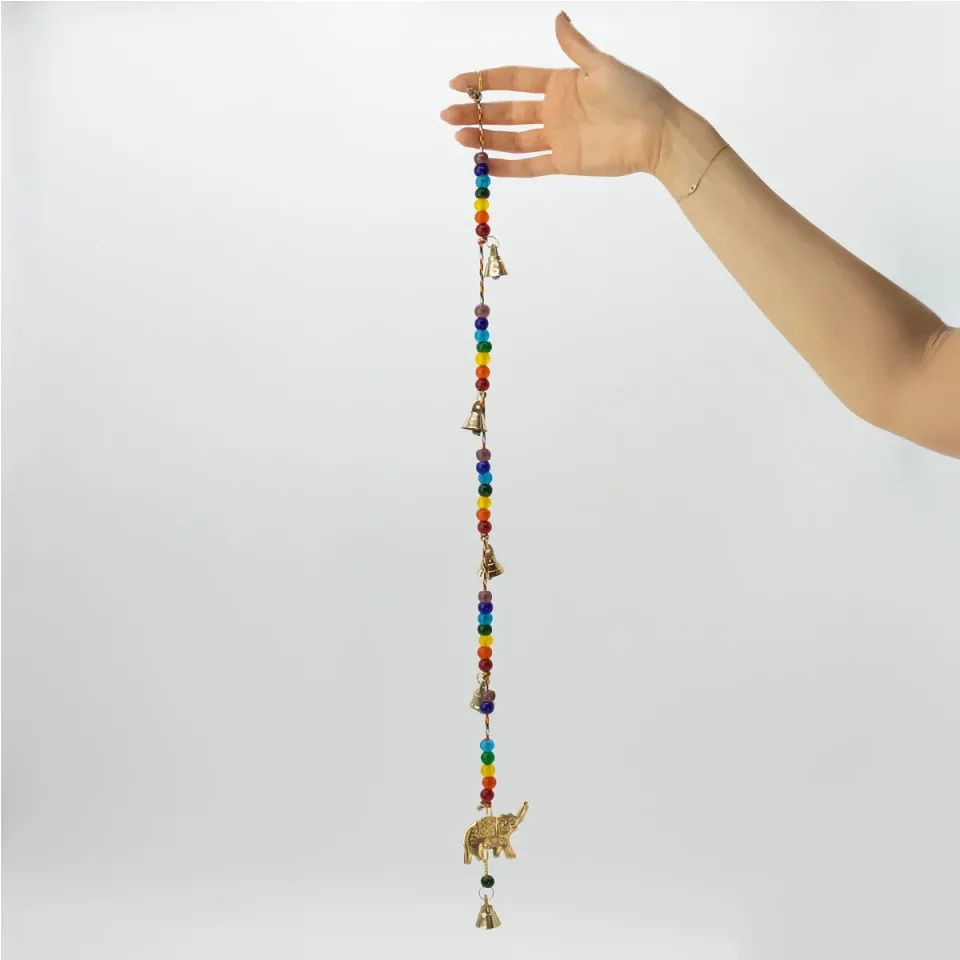 Carillon éolien indien, Éléphant en laiton avec perles de chakras, cloches sur cordon, 53 cm : Modèle unique