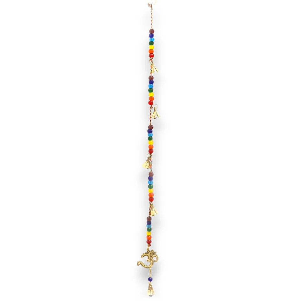 Carillon éolien indien, Om en laiton avec perles de chakras, cloches sur cordon, 53 cm : Modèle unique