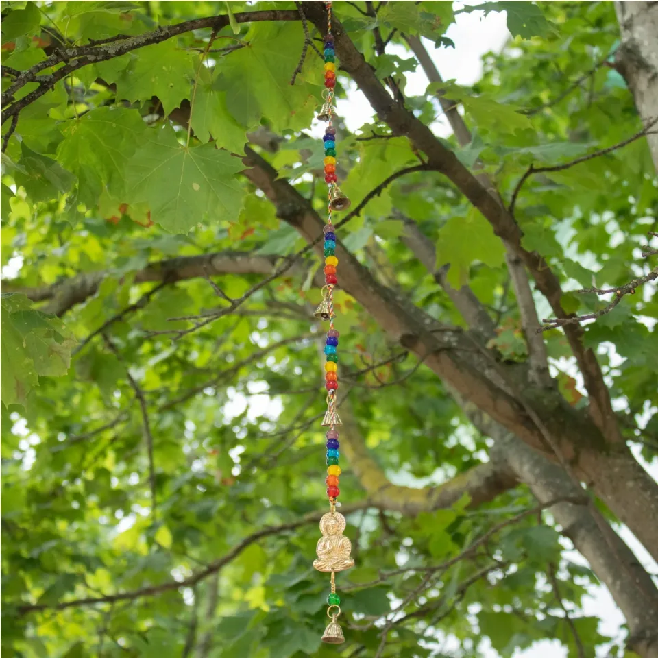 Carillon éolien indien, Bouddha en laiton avec perles de chakras, cloches sur cordon, 53 cm : Modèle unique