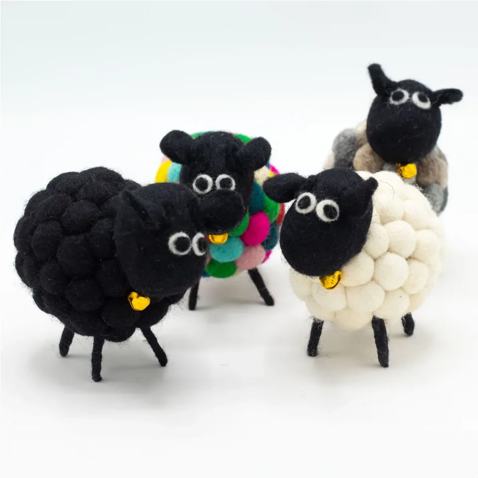 Petit mouton en feutre : Modèle unique