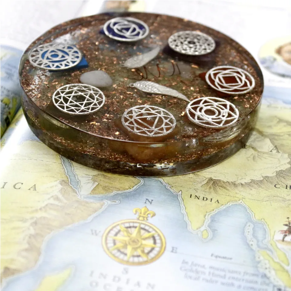 Orgonite de bureau, Ange des chakras, grand : Modèle unique