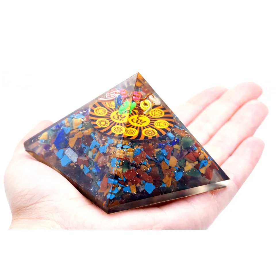 Pyramide Om chakra, 70 mm : Modèle unique