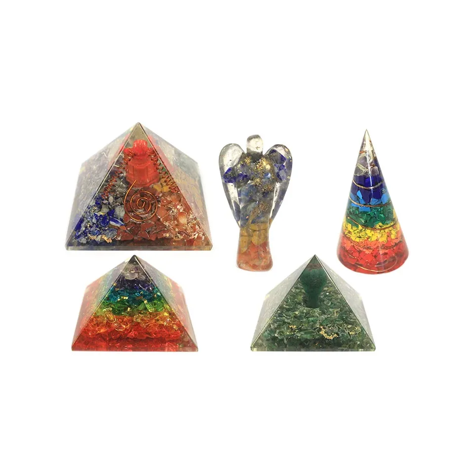 Pyramide turquoise et tourmaline noire, 70 mm : Modèle unique