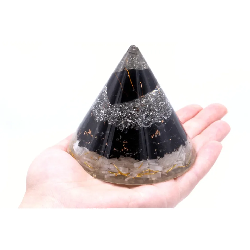 Cône sélénite et tourmaline noire, cuivre, 90 mm : Modèle unique