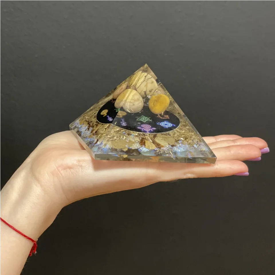 Pyramide Reiki minuit, 70 mm : Modèle unique