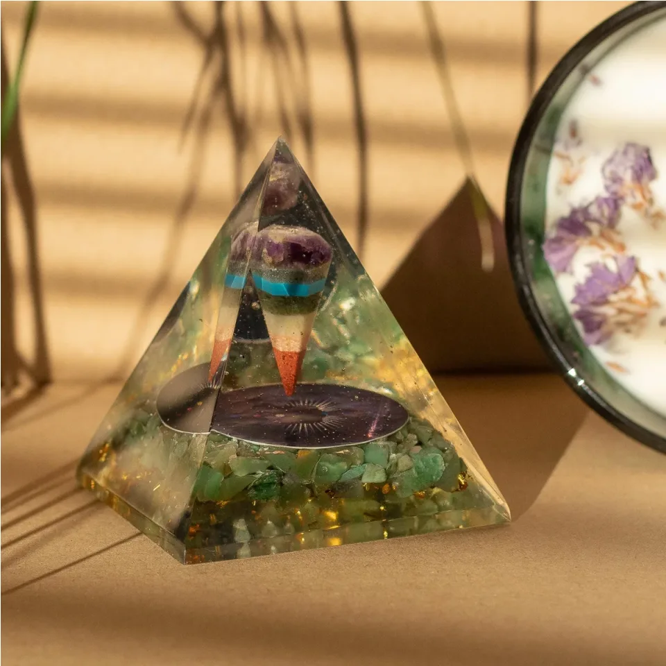 Pyramide moyenne 7 x 6 cm, pendule, aventurine verte : Modèle unique