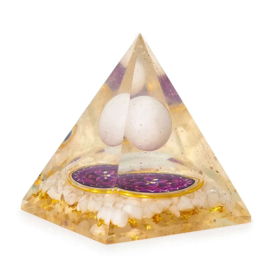 Pyramide moyenne 7 x 6 cm, sphère de quartz flottante : Modèle unique
