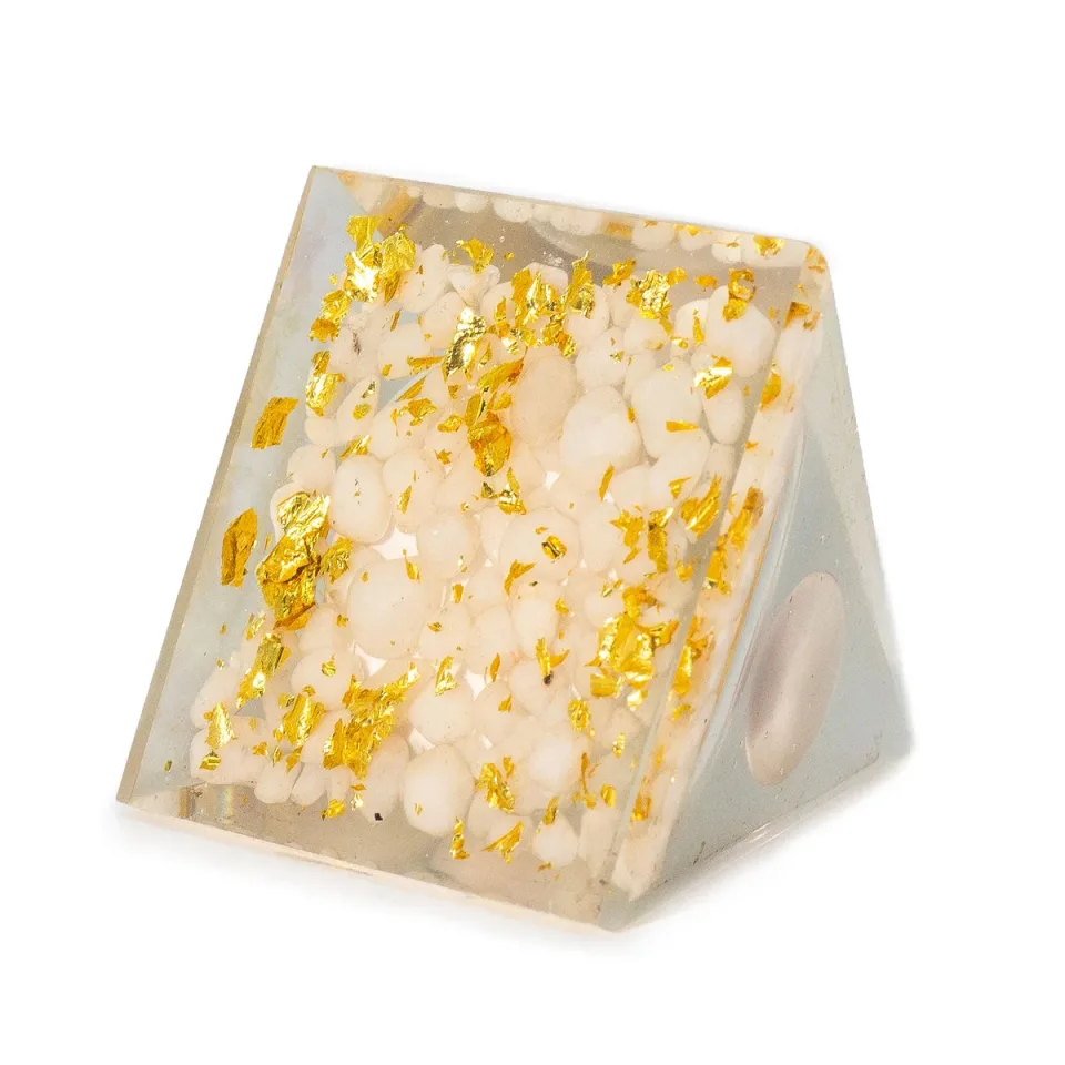 Pyramide moyenne 7 x 6 cm, sphère de quartz flottante : Modèle unique