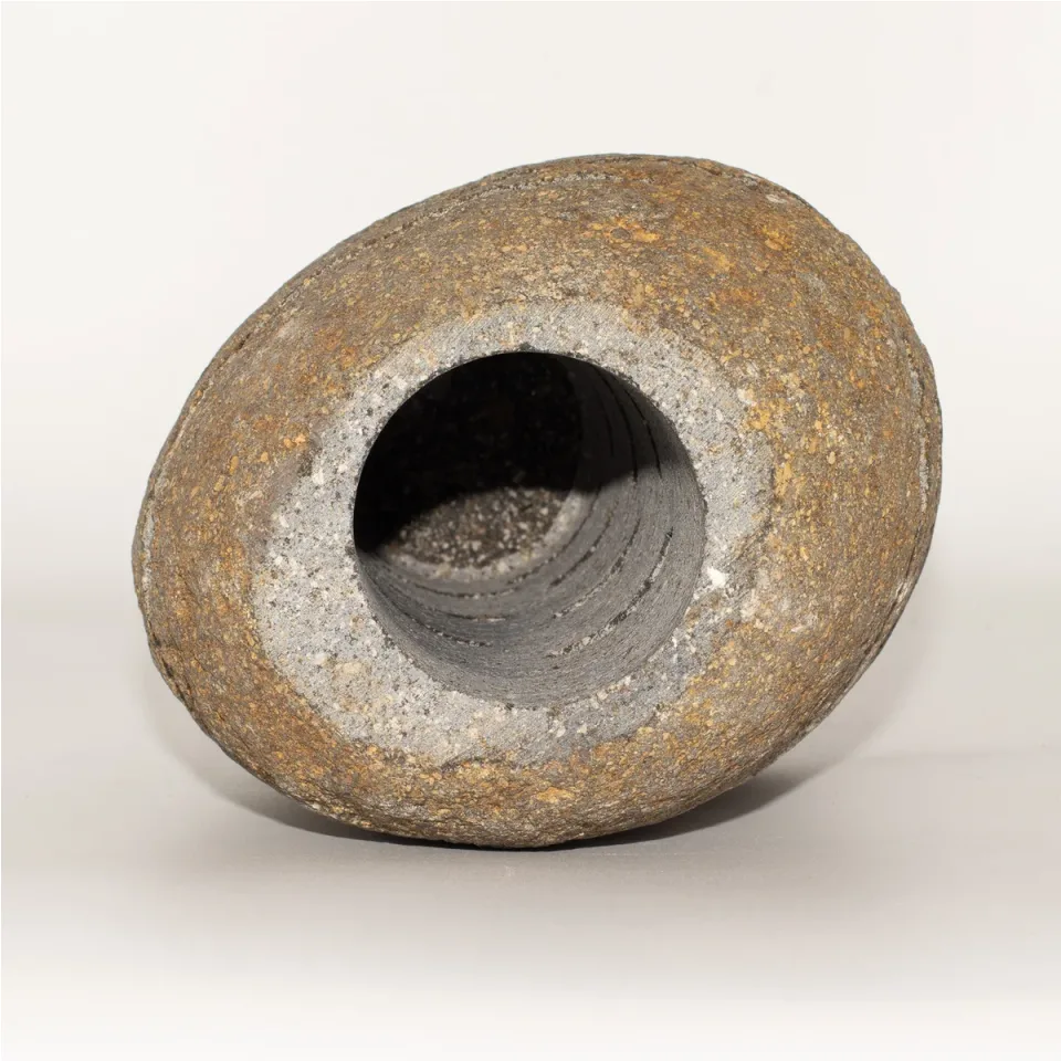Pierre taillée debout (10 x 13 x 22 cm) : Modèle unique