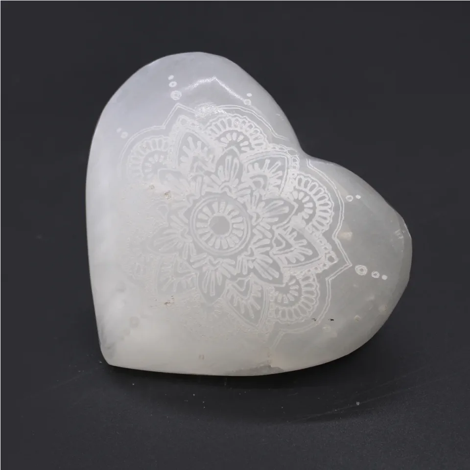 Cœur gravé de mandala, 7 à 8 cm : Modèle unique