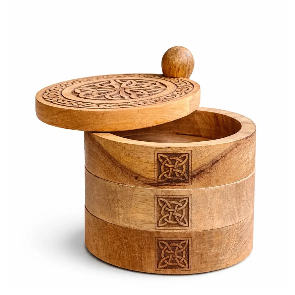 Boîte celtique sculptée à trois étages rotatifs : Modèle unique
