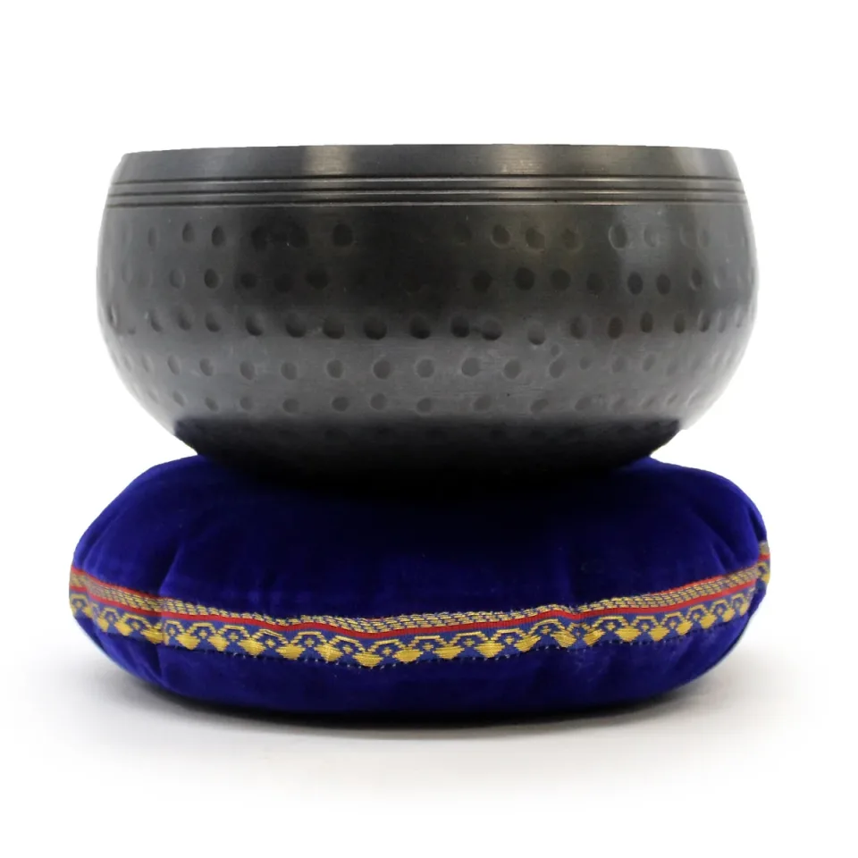 Bol martelé noir moyen, 15 cm : Modèle unique