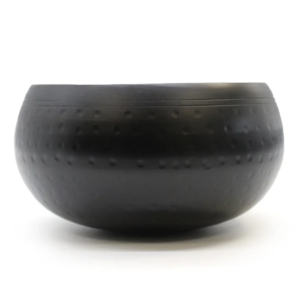 Grand bol martelé noir, 18 cm : Modèle unique