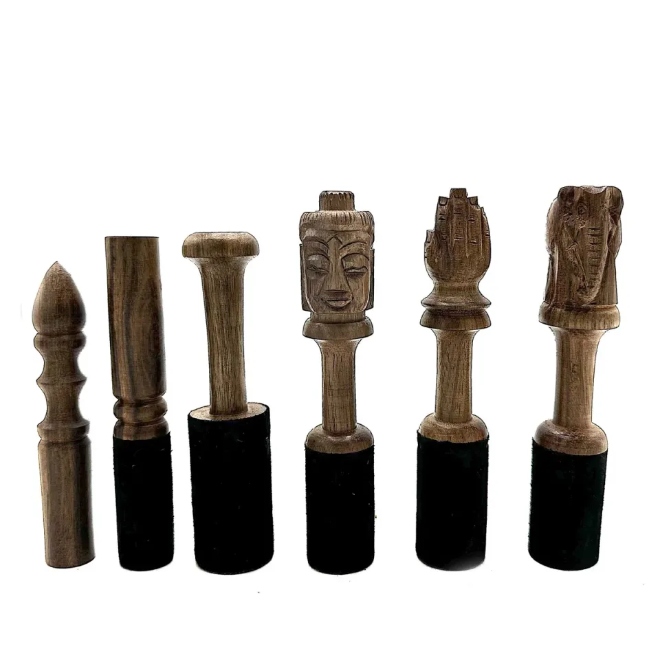 Bâton en bois sculpté Bouddha, 14 cm : Modèle unique