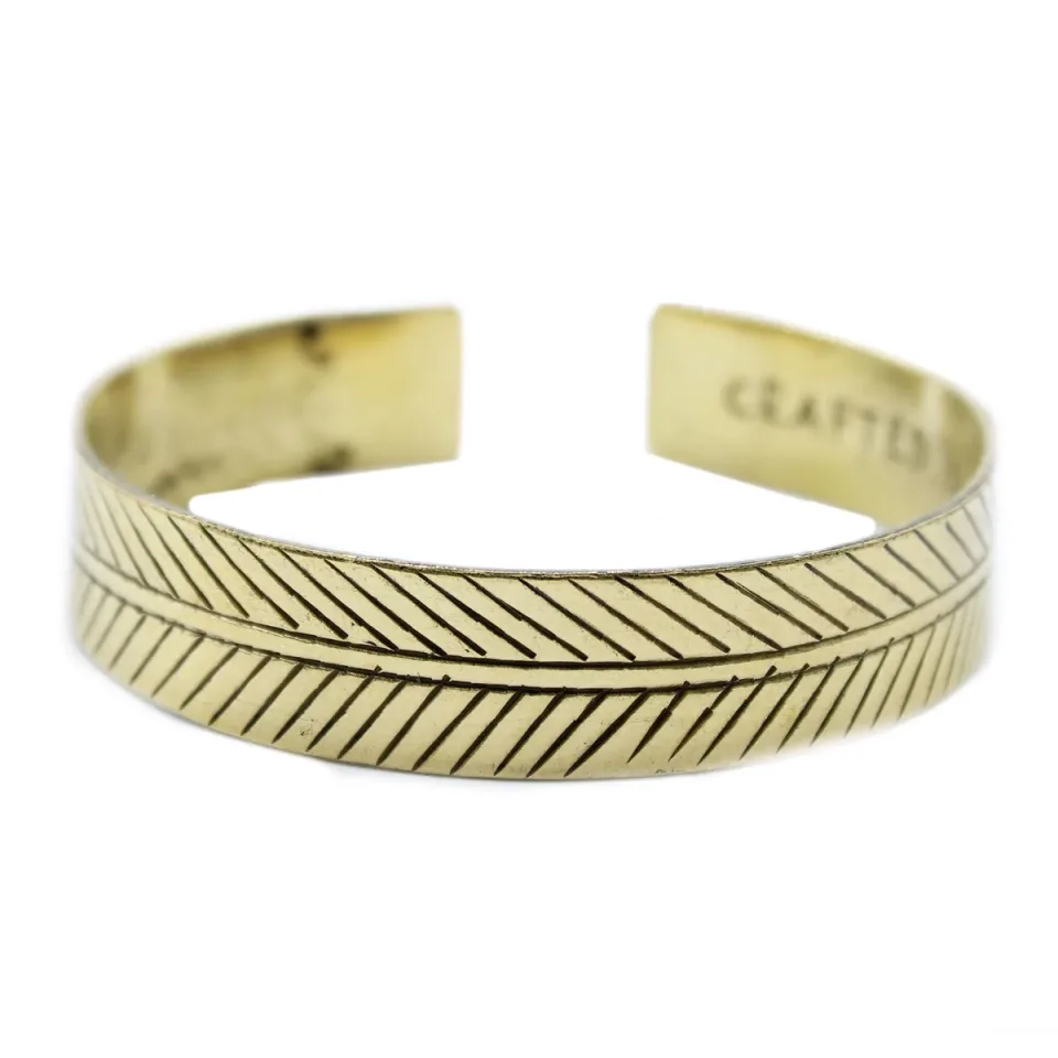 Bracelet tibétain gravé, Laiton, large feuille tribale : Modèle unique