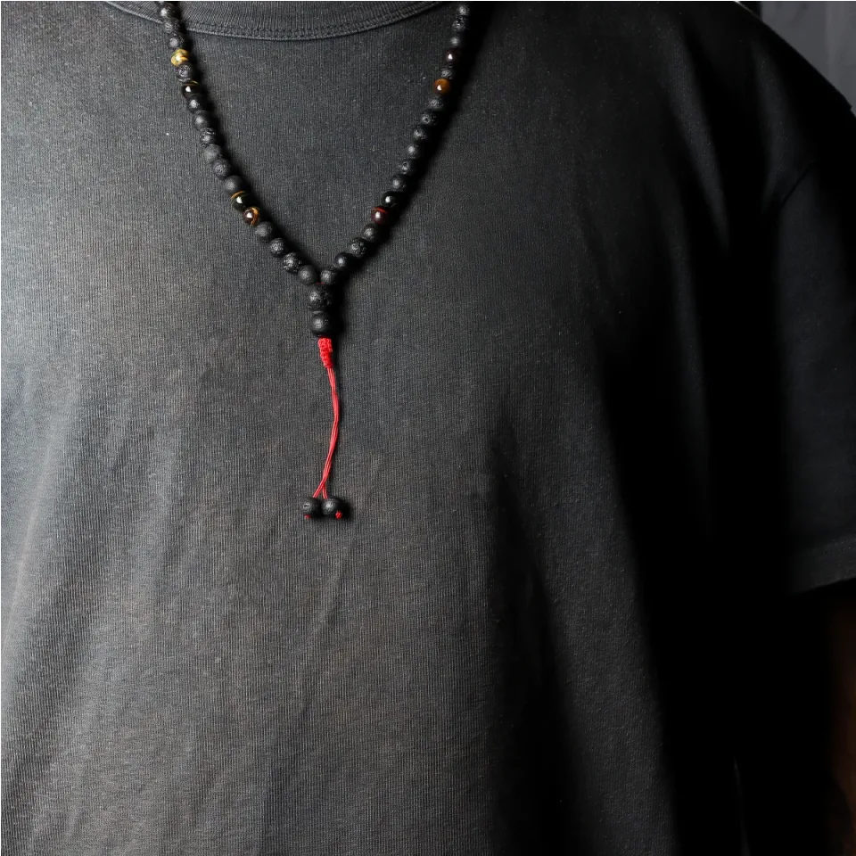 Collier en pierre de lave de Bali, Modèle 2, transformation personnelle : Modèle unique