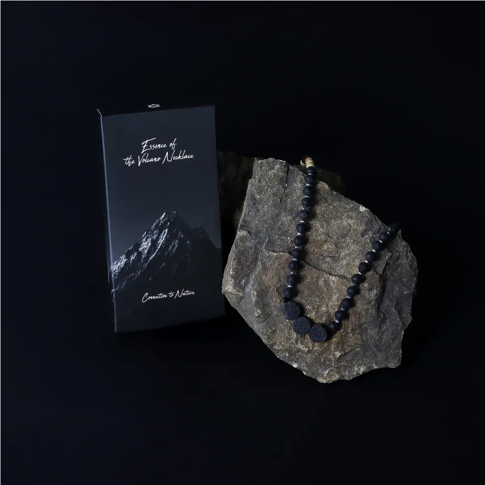 Collier en pierre de lave de Bali, Modèle 3, lien avec la nature : Modèle unique