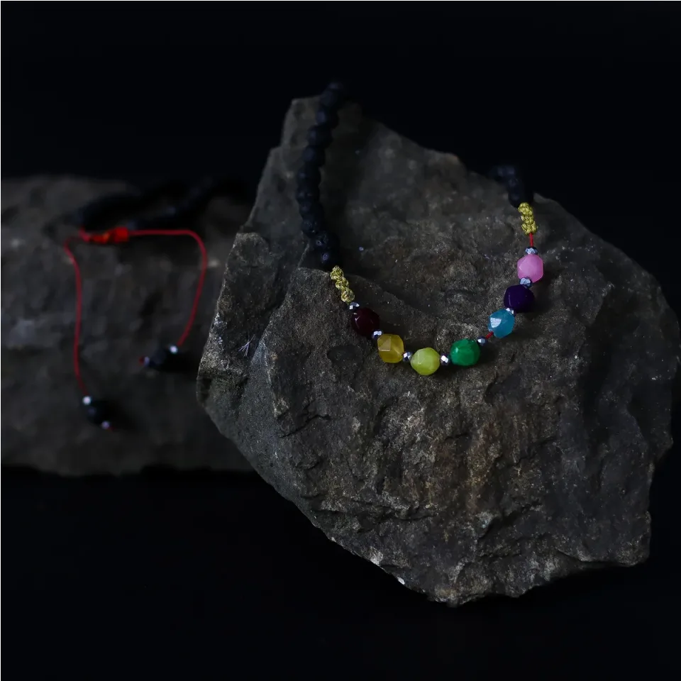Collier en pierre de lave de Bali, Modèle 5, réconfort : Modèle unique