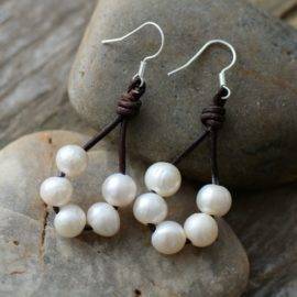 Boucles d&rsquo;Oreilles Pierre Naturelle « Mini-lune » Bijoux pierre naturelle Boucles d'oreilles pierre naturelle