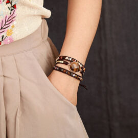 Mannequin Bracelet Oeil de Tigre en Cuir