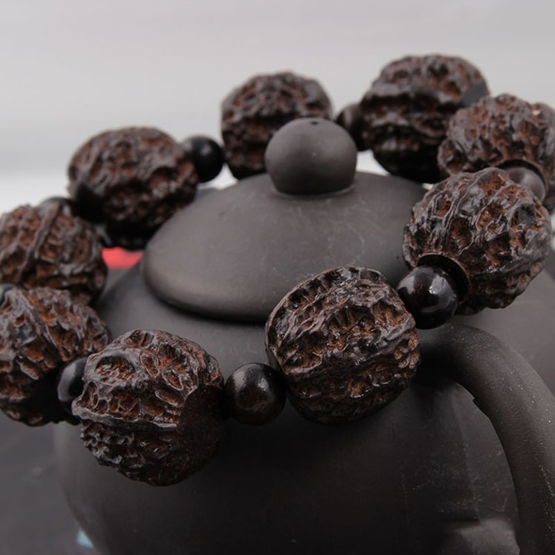 Bracelet porte-bonheur avec perles en forme de graines en bois – Image 2