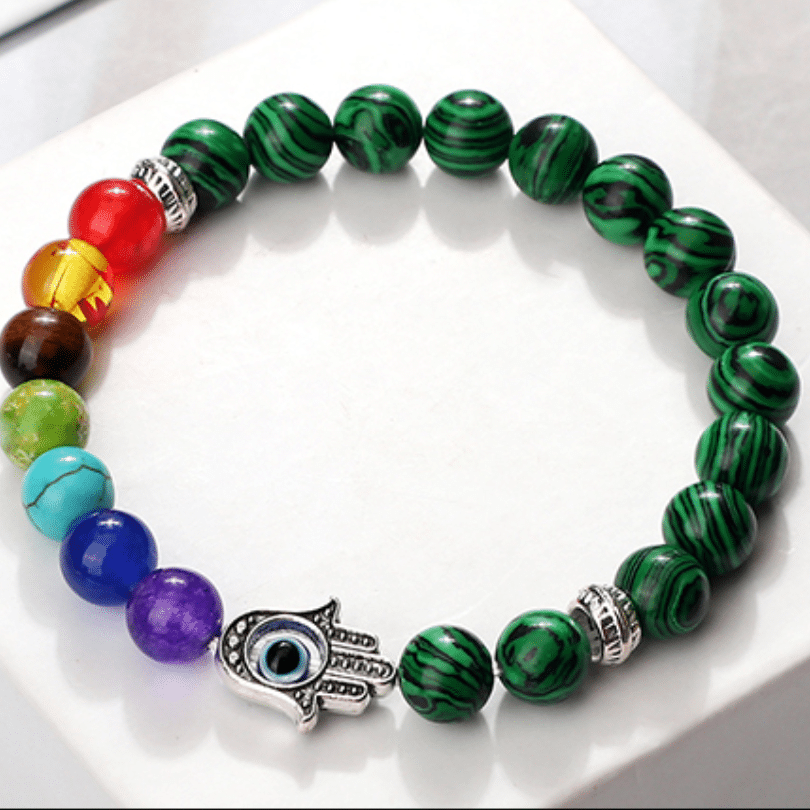 Bracelet septs chakras en perles de malachite avec main et oeil – Image 3
