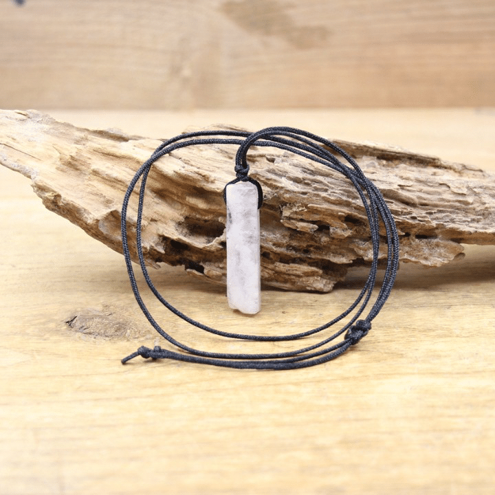 Collier en corde noire avec pendentif en pierre semi-précieuse – Image 2