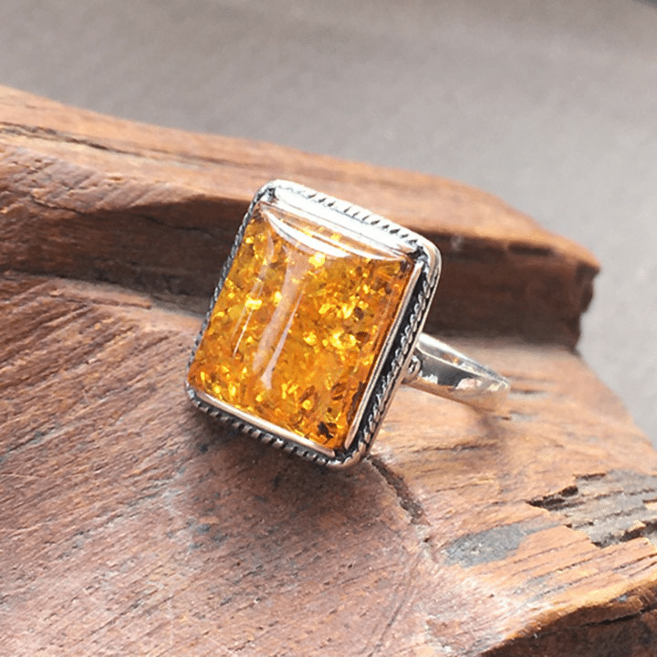 Bague en argent avec pierre carrée en ambre – Image 3