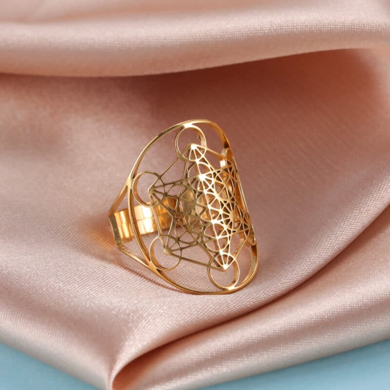 Bague Pierre Naturelle avec Design Géométrique en Acier Inoxydable sur fond rose
