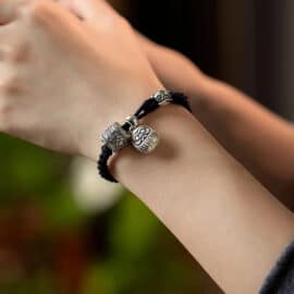 Bracelet Tibétain Noir à Breloques en Cuivre