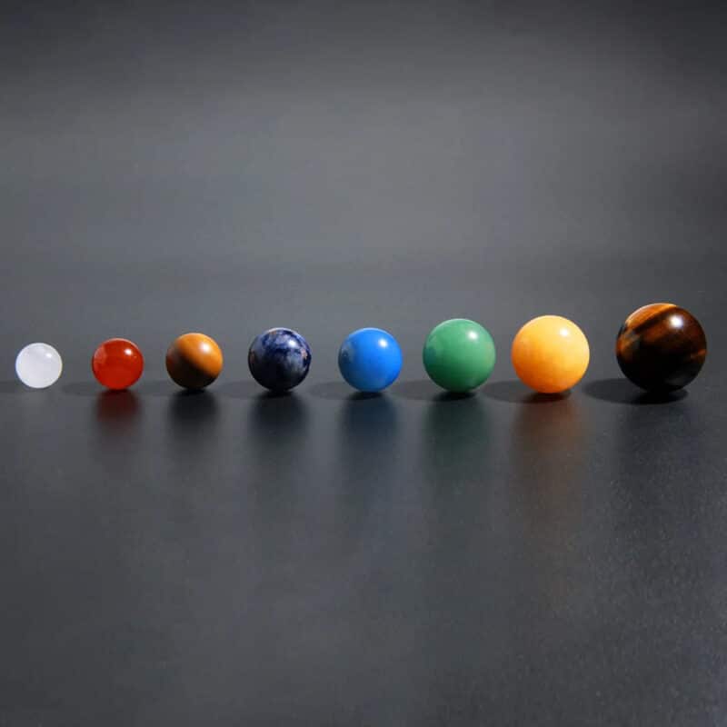 Coffret Pierre Naturelle Représentant le Système Solaire sur fond gris