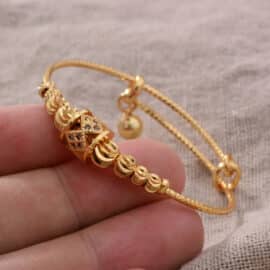 Lot de Quatre Bracelets Porte Bonheur de Style Ethnique en Cuivre