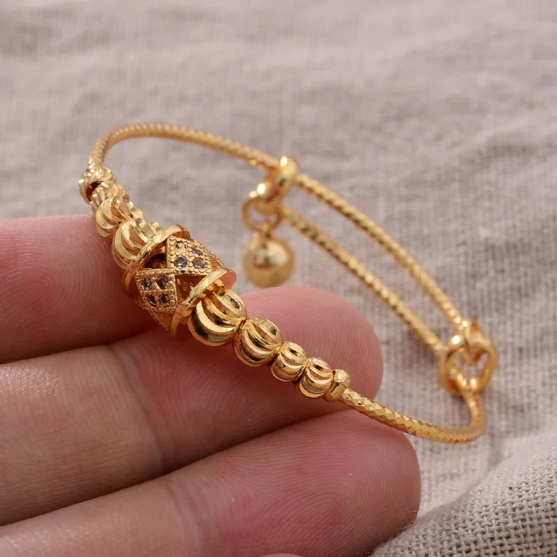 Lot de Quatre Bracelets Porte Bonheur de Style Ethnique en Cuivre