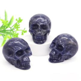 Pierre Naturelle Sculptée en Forme de Crâne