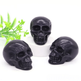 Pierre Naturelle Sculptée en Forme de Crâne