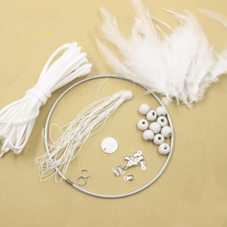 Kit Attrape Rêve à Faire Soi-Même sur fond beige