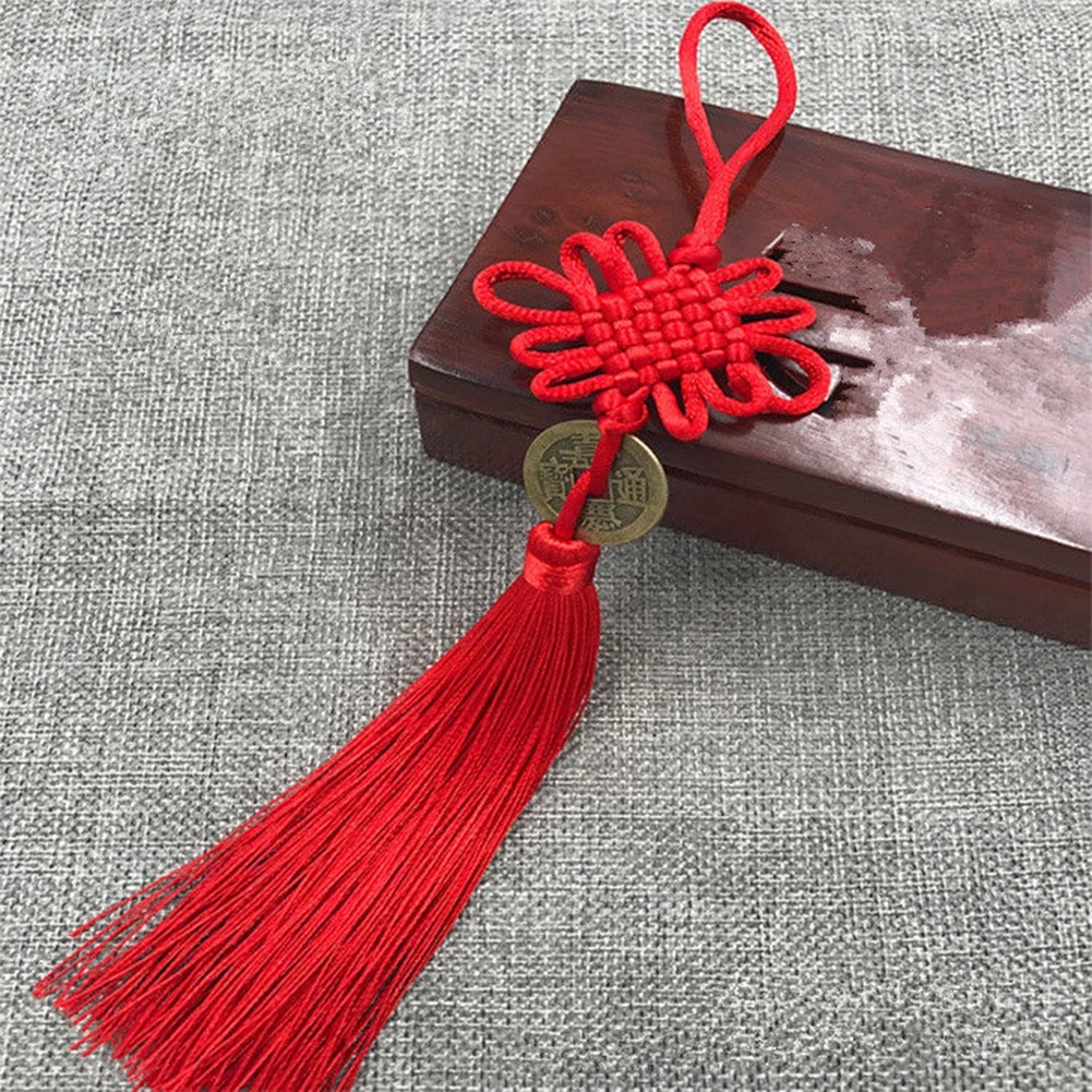 Porte Bonheur Chinois Rouge et Traditionnel avec Pompon