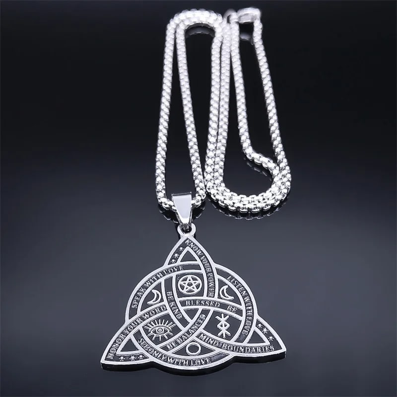 Triquetra avec Collier en Acier Inoxydable