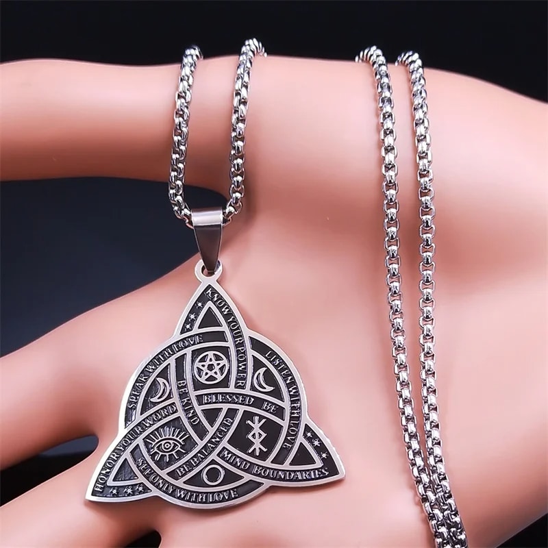 Triquetra avec Collier en Acier Inoxydable