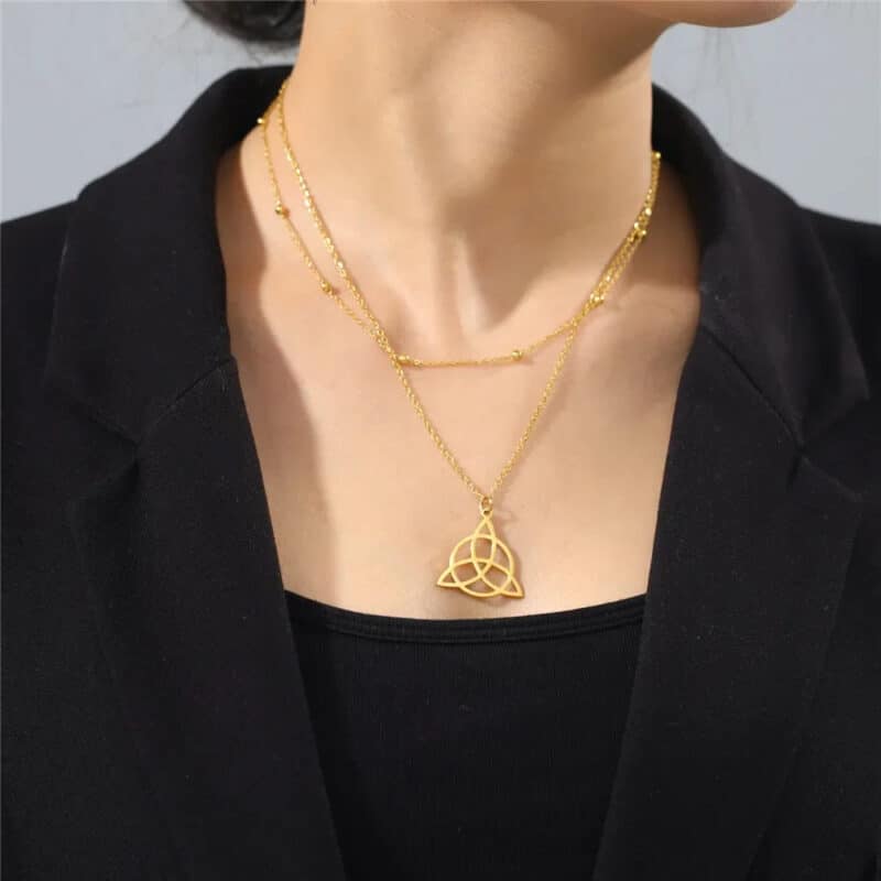 Triquetra Doré avec Collier en Acier Inoxydable