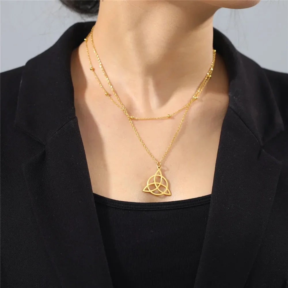 Triquetra Doré avec Collier en Acier Inoxydable