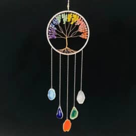 Attrape Rêve Arbre de Vie 7 Chakras en Pierre Naturelle sur fond noir