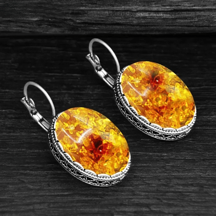 Boucles d'Oreilles Effet Ambre en Résine sur fond gris