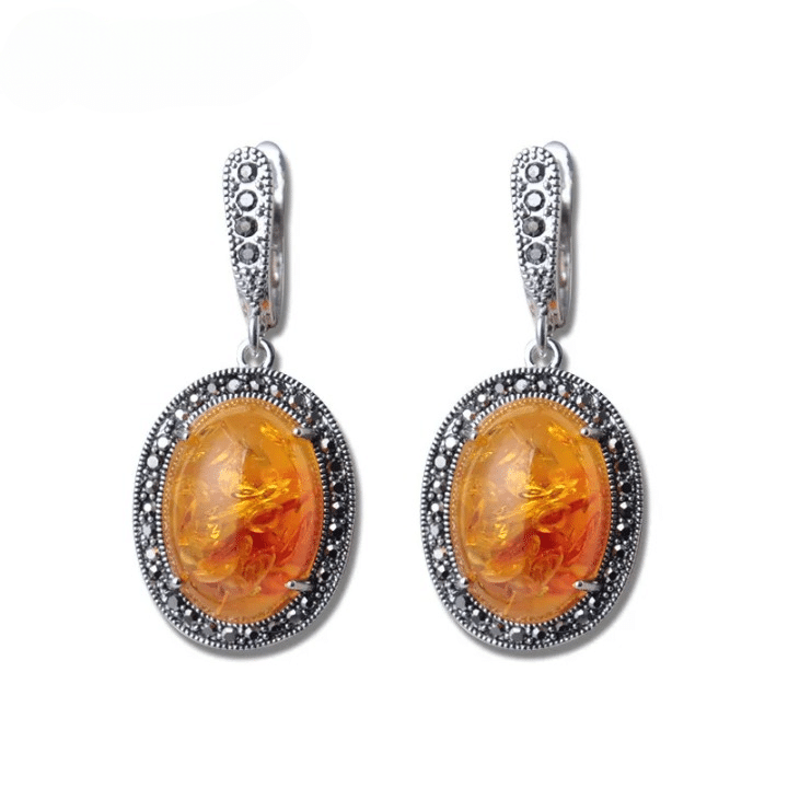 Boucles d'Oreilles Effet Ambre de Style Rétro sur fond blanc