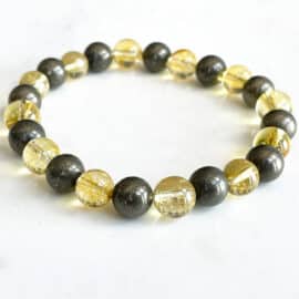 Bracelet Citrine avec Perles de Pyrite sur fond blanc