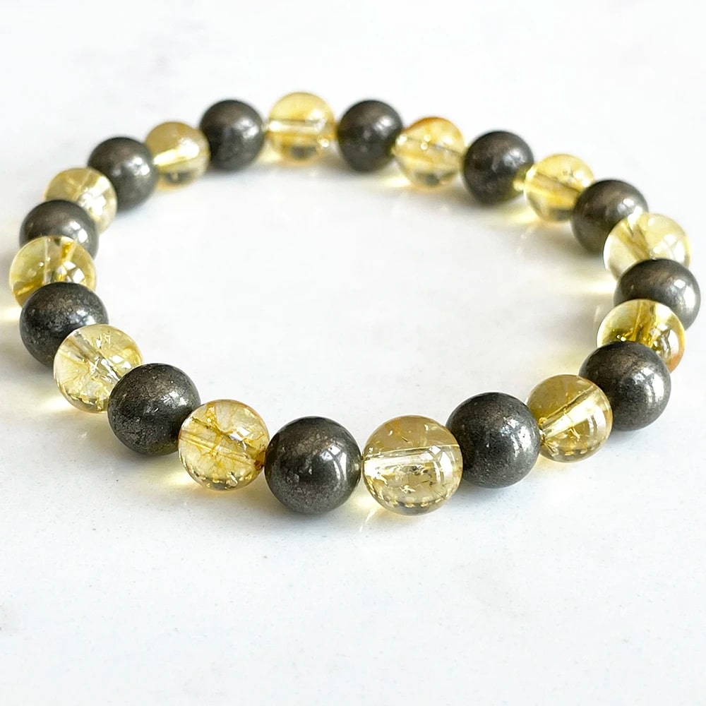 Bracelet Citrine avec Perles de Pyrite sur fond blanc