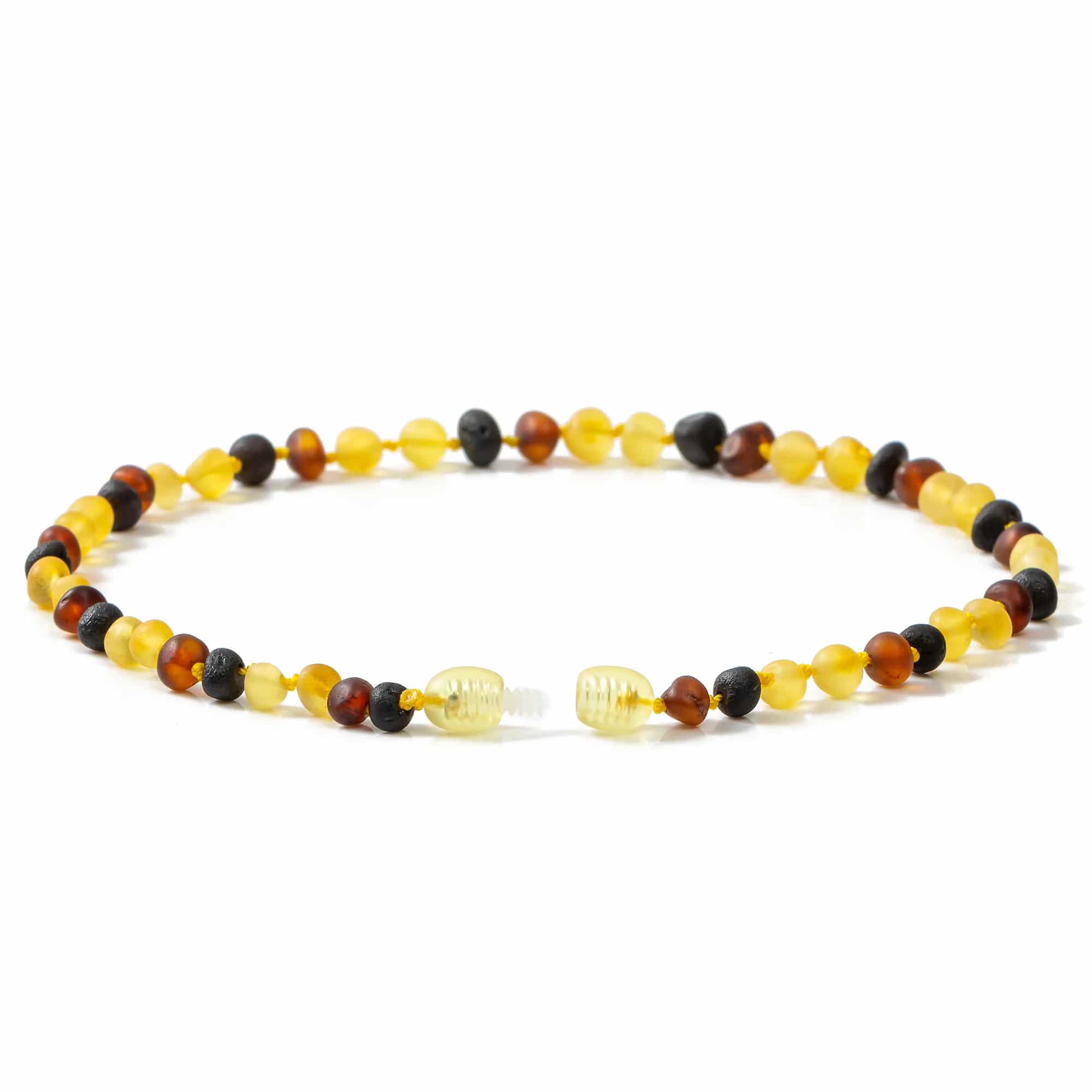 Collier Ambre Multicolore pour Bébé avec Corde sur fond blanc